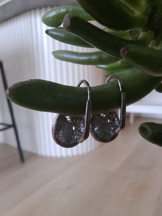 Juodi auskarai su swarovski akutėmis