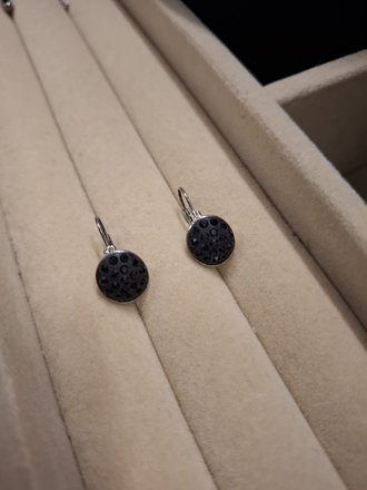 Juodi auskarai su swarovski akutėmis