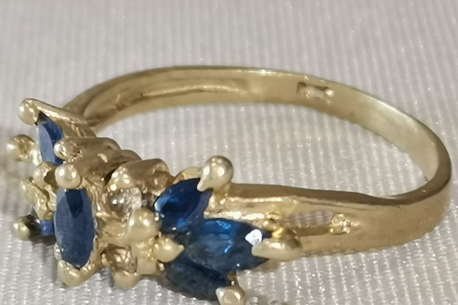 14K geltono aukso žiedas su deimantais ir safyrais