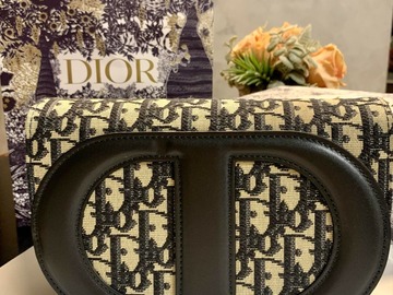 Parduoda: Dior CD signature rankinė (orginali su defektu) 