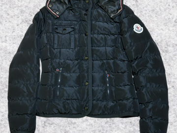 Продается: Juoda L dydžio Moncler striukė būklė labai gera